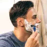 Cremo's Christmas Sale: Barber-Grade Razor Bundle Slashed by 25%