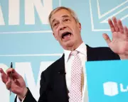 Farage's Trumpian Tactics: Deny, Threaten, Smear, Attack Media