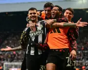 Guimarães Scores Directly From Corner as Newcastle Edge Past 10-Man Burnley 2-1