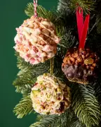 Helen Goh's Edible Rice Krispie Baubles: A Festive Twist on Christmas Decor