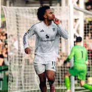 Heskey: Zirkzee can salvage Man Utd career after 'turning point'