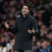 Jenas Backs Arsenal for Premier League Title Despite Man City Surge