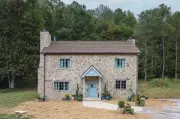 Kate Winslet's 'The Holiday' Cottage Replica in Georgia: Bookings Until 2026