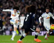 Leeds Stun Chelsea 3-1: Tanaka's Stunner Sparks Vital Premier League Victory