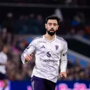 Man United Injury Crisis: Fernandes Out for a Month, Mainoo Doubtful for Newcastle