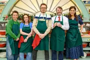 Olivia Colman & Peep Show Cast Reunite for Christmas Bake Off Special