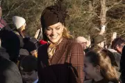 Princess of Wales's 20-Minute Walkabout Delights Crowds on Christmas Day