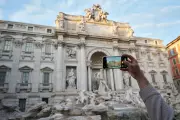 Rome's Trevi Fountain to Charge Tourists €2 Entry Fee from February 1
