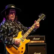 Slade's Dave Hill Reveals Secret of 'Merry Xmas Everybody' & Royalty Truth
