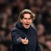 Thomas Frank Defends Van de Ven After Slot's Injury Criticism