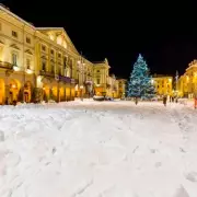 UK Snow Chaos: 10cm Blanket Disrupts Travel as Met Office Issues Warnings