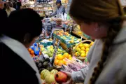 US Inflation Rises 2.7% as Trump Claims Prices Are Falling 'Very Fast'