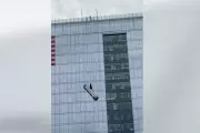 Window Cleaners Dangle 15 Floors Up After Basket Collapse in Virginia
