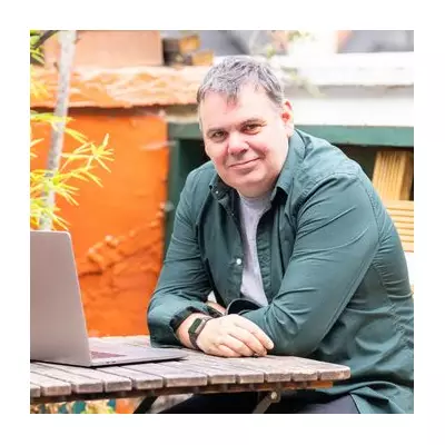 Hypnotist's 10-Step 'Mind Method' to Reprogram Cravings and Lose Weight