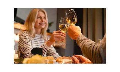 US Officials Urge Americans to Drink Less Alcohol in New Health Guidelines