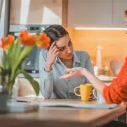 4 Red Flags Someone Doesn't Want Your Friendship, Says Psychologist