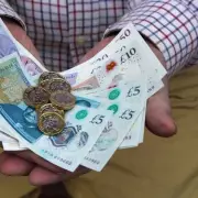 5-Week Pay Gap Looms: How to Stretch Your Christmas Wages to January