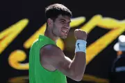 Australian Open 2026: Alcaraz and Sabalenka Lead as Early Seeds Fall