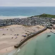 Belgian Tourists' St Ives Surprise: Seagulls Raid Fish and Chips on Top Beach