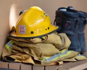 Bushfire Threatens Gellibrand as Manhunt Continues in NSW