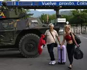 Caracas in Crisis: Venezuelans Stockpile Amid Post-Maduro Uncertainty