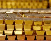 Central Banks Rush to Gold as Dollar's Dominance Fades, Survey Reveals
