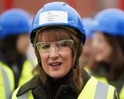 Chancellor Rachel Reeves to Offer Visa Fee Refunds to Attract Global Investment at Davos