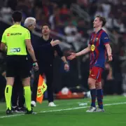 De Jong Sees Red in El Clasico Chaos as Barcelona Edge Real Madrid 3-2