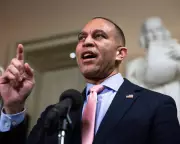 Democrats Poised to Reject ICE Funding Bill Over Trump Crackdown Outrage