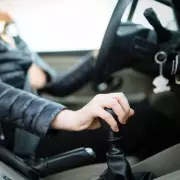 Driving Instructor's 7-Word Mantra Simplifies Gear Changes for All Motorists