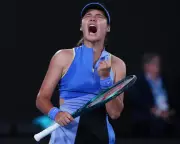 Emma Raducanu overcomes slow start to win Australian Open first round 6-4, 6-1