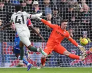 Estêvão Inspires Chelsea Victory Over 10-Man Crystal Palace in Premier League Clash