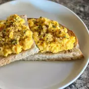 Forget Butter: The 1 Secret Ingredient for Perfectly Creamy Scrambled Eggs