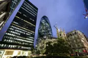 FTSE 100 Ends Week Subdued Despite Positive UK Economic Data Surge