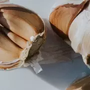 Garlic Bulbs: The Simple January Hack to Deter Rats and Slugs Naturally