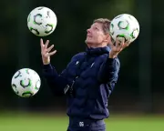 Glasner Addresses Crystal Palace Future as West Ham Reject Paqueta Bid