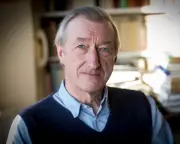 Julian Barnes Announces Final Novel 'Departure(s)' at 80, Citing Health and Creative Closure