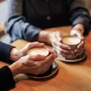 London café diner left 'mortified' after stranger's handwritten note on loud voice