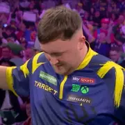Luke Littler's £1m Darts Final Interrupted by Wasp as Ally Pally Crowd Chants