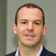 Martin Lewis Reveals Ideal Home Temperature to Slash £90 Off Winter Bills