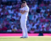 Matthew Potts' Lonely Ashes Battle: England's Conscripted Bowler Struggles in Sydney