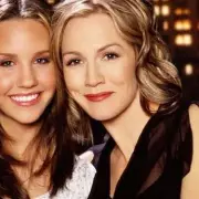 Netflix UK Adds Beloved 2000s Sitcom 'What I Like About You' for Nostalgic Binge-Watching