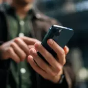 Neuroscientist Reveals How Doom Scrolling Trains Your Brain to Lose Focus