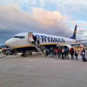 Ryanair Issues Hand Luggage Alert: Popular Winter Item Banned From January