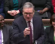 Starmer Takes Firm Stance Against Trump at PMQs Over Greenland Tariff Threats
