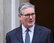Starmer's Diplomatic Tightrope: UK PM Faces Mounting Scrutiny Over Trump Strategy