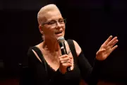 Susan Powter's 90s talk show hell: 'Prehistoric' men and toxic culture