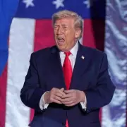 Trump Faces Iowa Hecklers as Anger Mounts Over Administration Actions