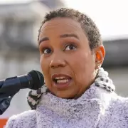 TV Chef Elle Simone Scott Dies at 49 After Decade-Long Ovarian Cancer Battle