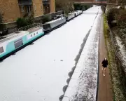 UK Braces for 20cm Snow as Storm Goretti Hits: Ice Warnings Nationwide